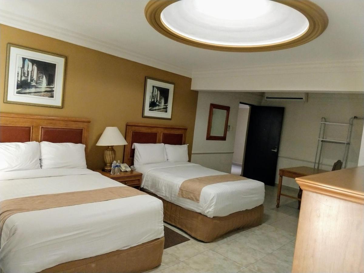 Savoy Express Hotel Torreón Buitenkant foto