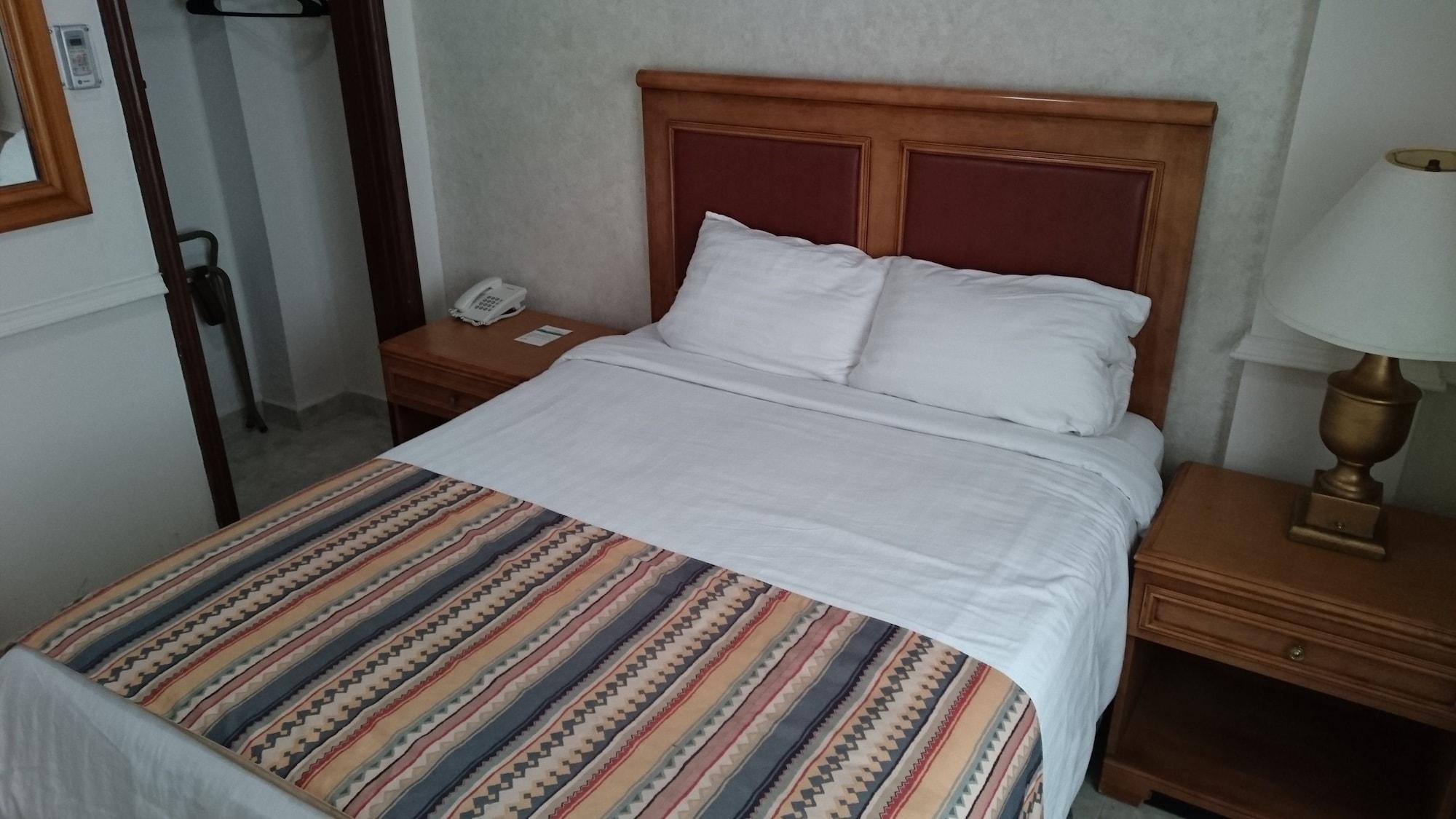 Savoy Express Hotel Torreón Buitenkant foto