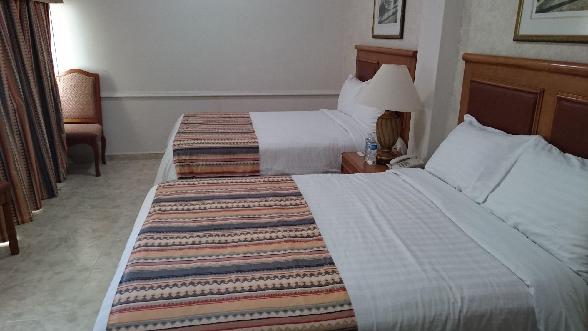 Savoy Express Hotel Torreón Buitenkant foto
