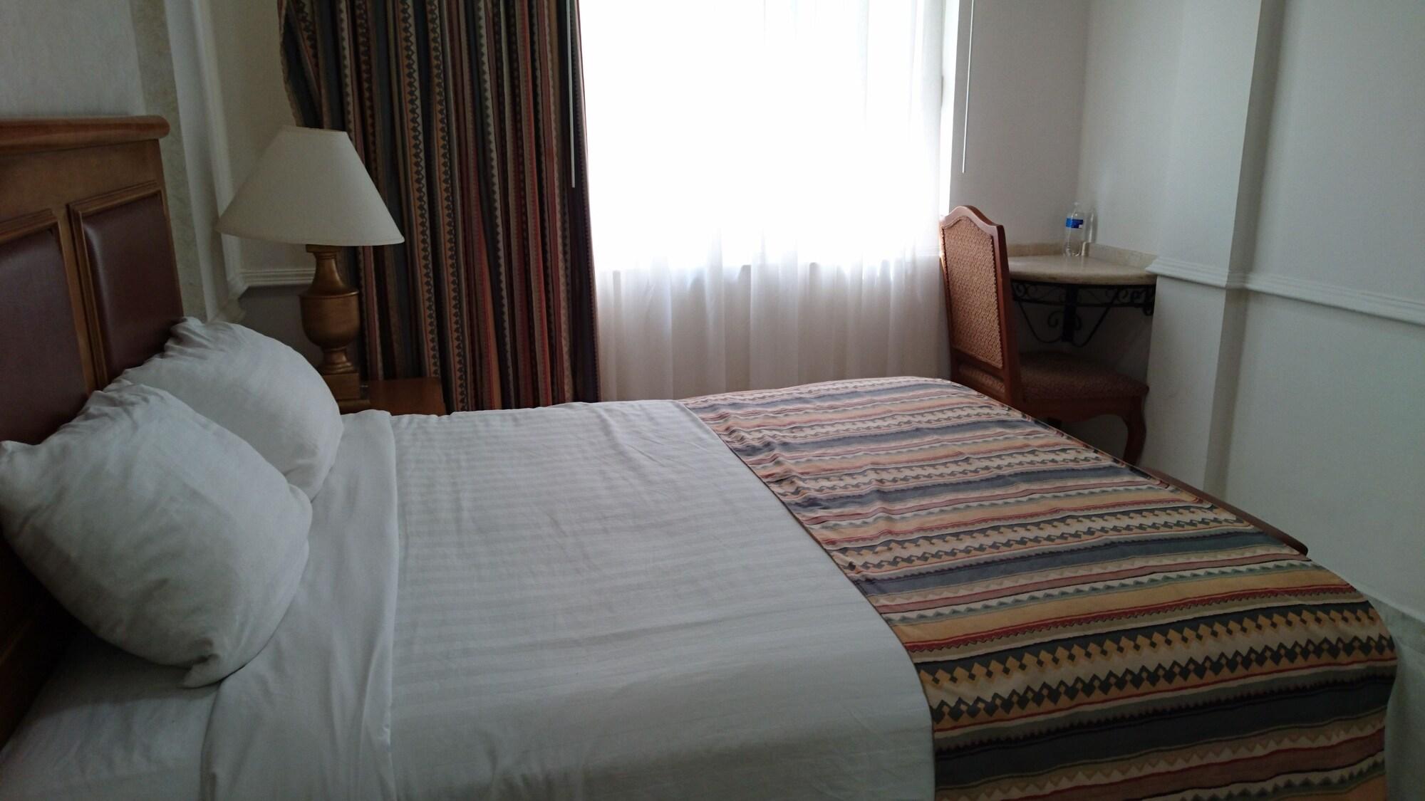 Savoy Express Hotel Torreón Buitenkant foto