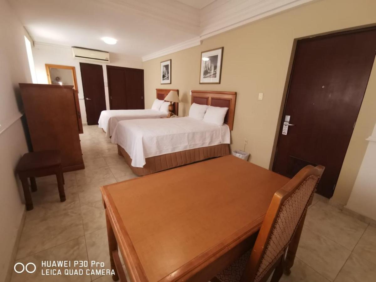 Savoy Express Hotel Torreón Buitenkant foto