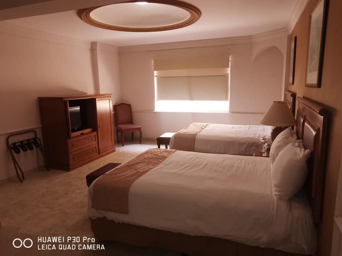 Savoy Express Hotel Torreón Buitenkant foto