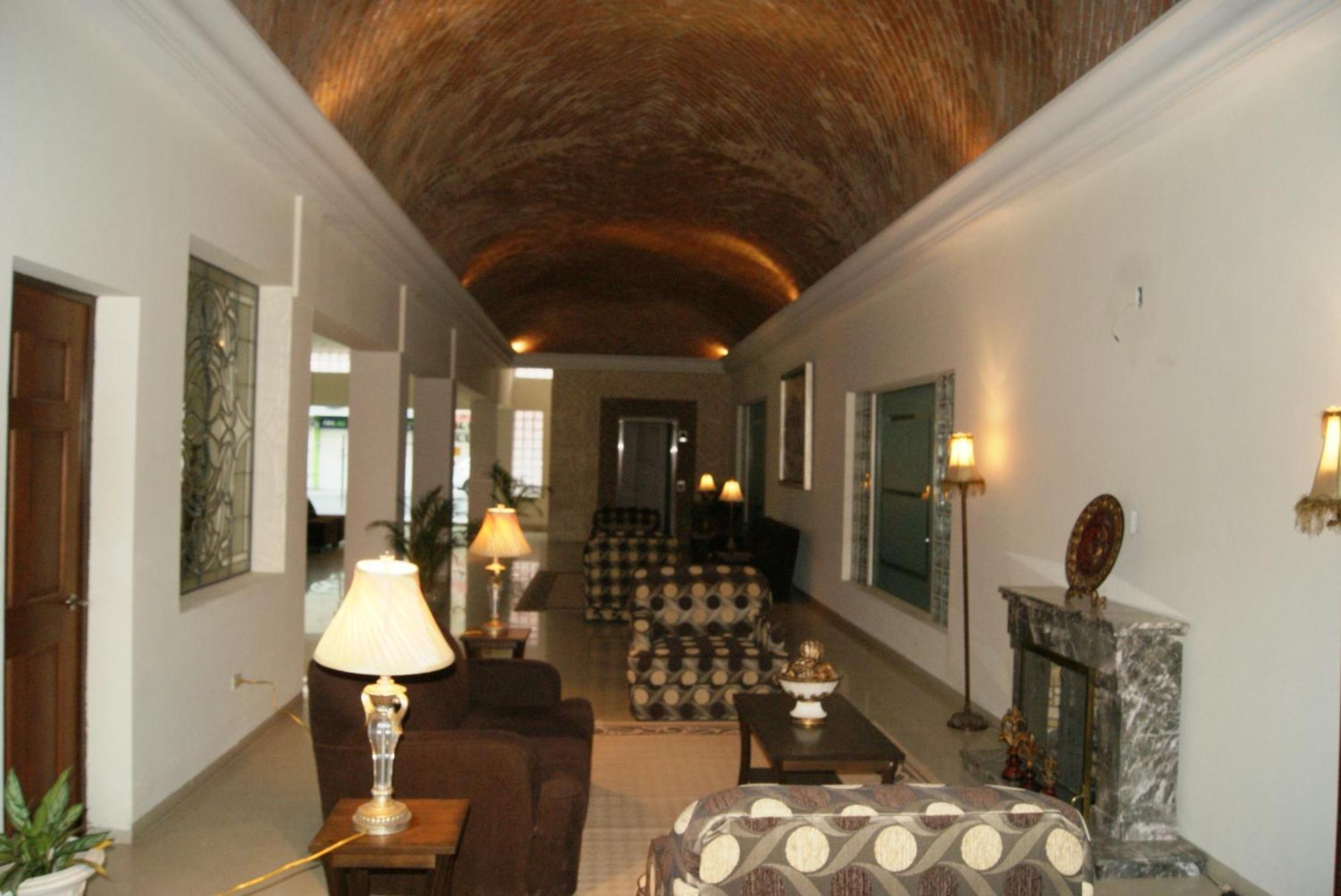 Savoy Express Hotel Torreón Buitenkant foto