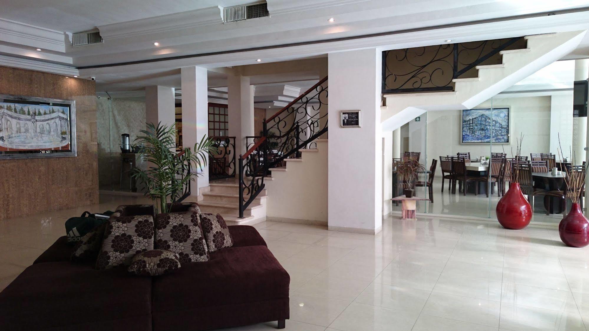 Savoy Express Hotel Torreón Buitenkant foto