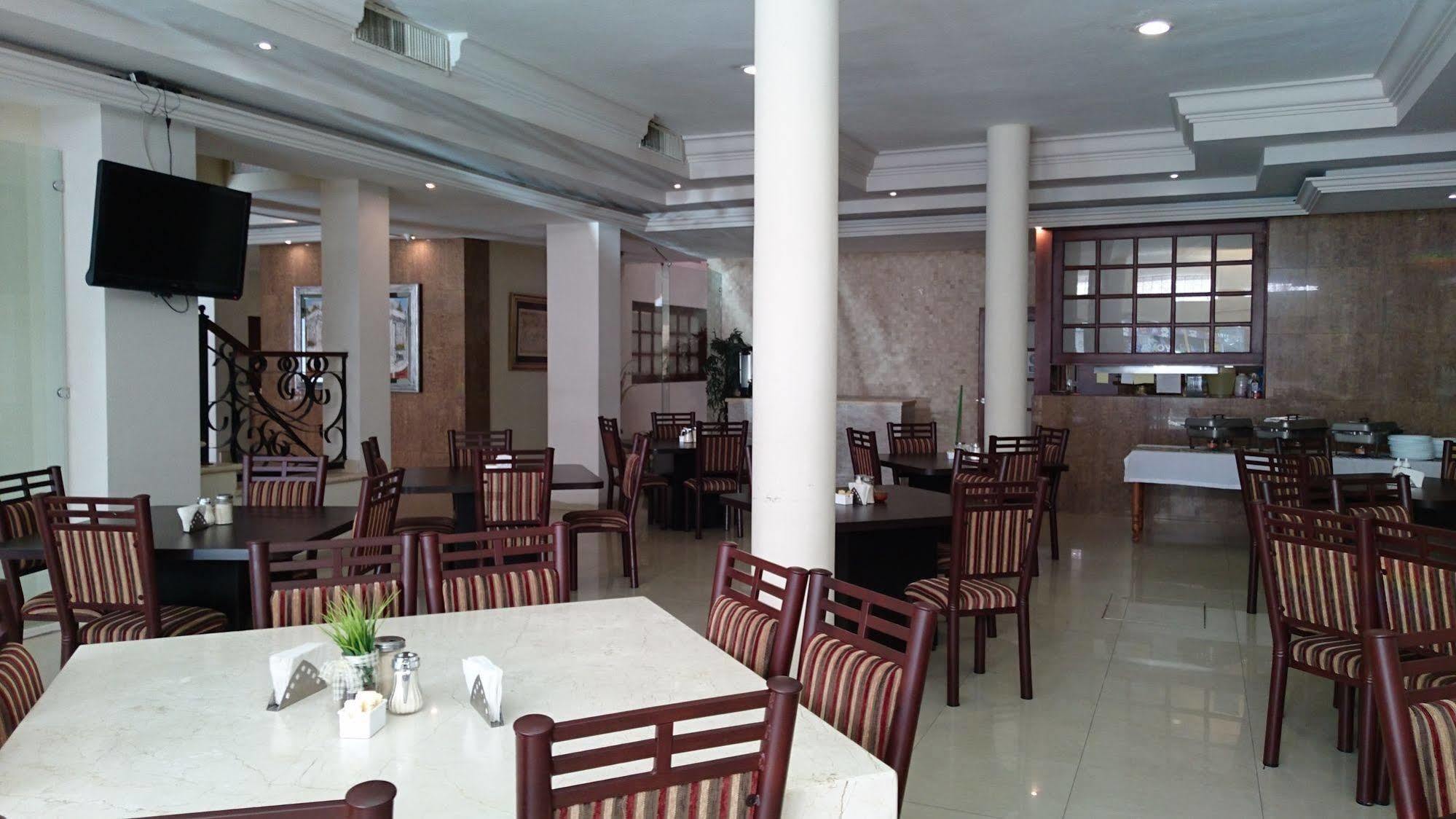 Savoy Express Hotel Torreón Buitenkant foto