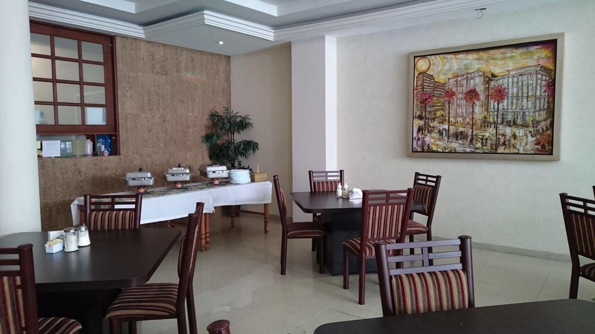 Savoy Express Hotel Torreón Buitenkant foto