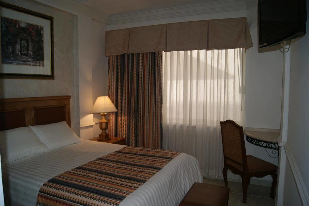 Savoy Express Hotel Torreón Buitenkant foto